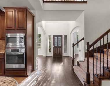 2246 Oakleaf Trail Lane - Photo Thumbnail 6