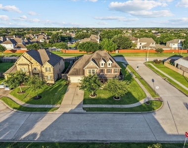 2246 Oakleaf Trail Lane - Photo Thumbnail 46