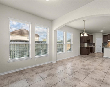 2246 Oakleaf Trail Lane - Photo Thumbnail 11