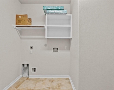 2246 Oakleaf Trail Lane - Photo Thumbnail 37