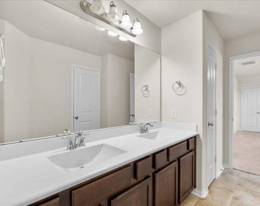 2246 Oakleaf Trail Lane - Photo Thumbnail 32