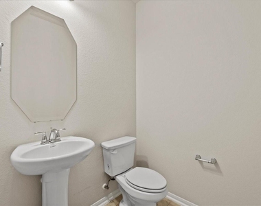 2246 Oakleaf Trail Lane - Photo Thumbnail 38