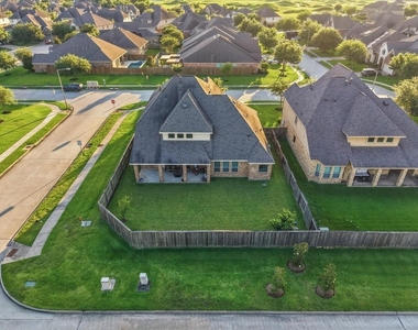 2246 Oakleaf Trail Lane - Photo Thumbnail 44