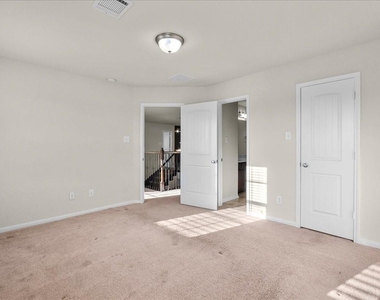 2246 Oakleaf Trail Lane - Photo Thumbnail 31