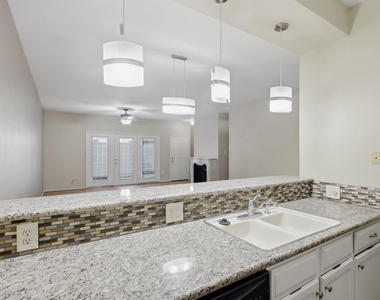506 Wilcrest Drive - Photo Thumbnail 6