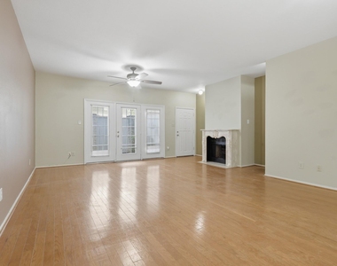 506 Wilcrest Drive - Photo Thumbnail 2