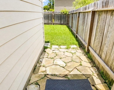 124 Camelot Place Court - Photo Thumbnail 26