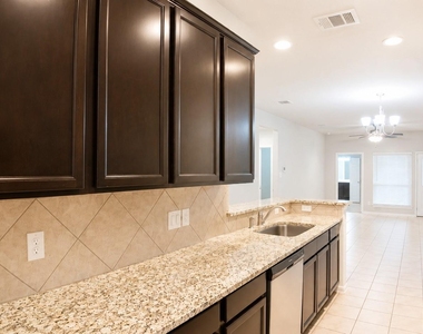 124 Camelot Place Court - Photo Thumbnail 7