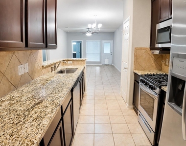 124 Camelot Place Court - Photo Thumbnail 5