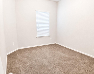 124 Camelot Place Court - Photo Thumbnail 18