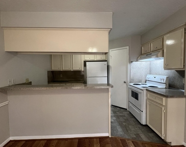 11507 Meadow Lane - Photo Thumbnail 12