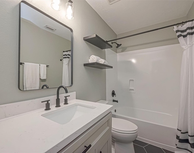 2 Garden Lodge Place - Photo Thumbnail 22