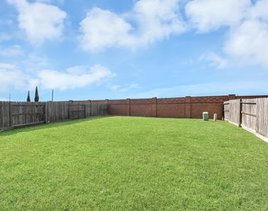 24754 Levante Drive - Photo Thumbnail 6