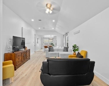 5915 Shining Leaf Court - Photo Thumbnail 3