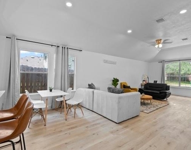 5915 Shining Leaf Court - Photo Thumbnail 6