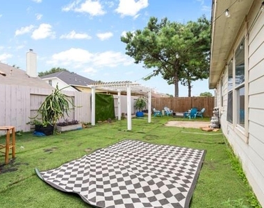 5915 Shining Leaf Court - Photo Thumbnail 15