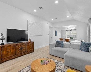 5915 Shining Leaf Court - Photo Thumbnail 4