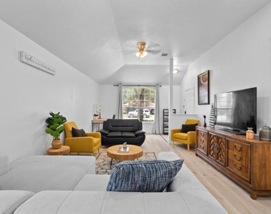 5915 Shining Leaf Court - Photo Thumbnail 5