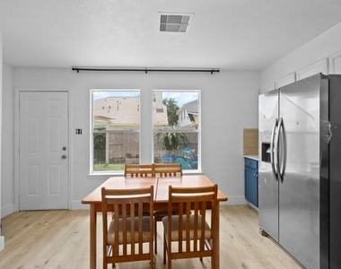 5915 Shining Leaf Court - Photo Thumbnail 12