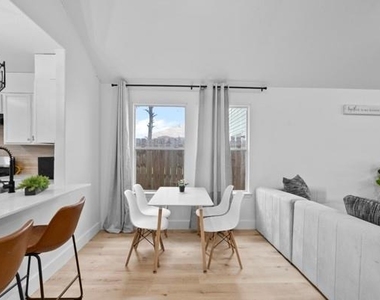 5915 Shining Leaf Court - Photo Thumbnail 8