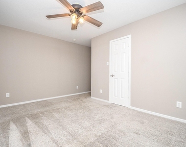 4915 Ibis Lake Court - Photo Thumbnail 10