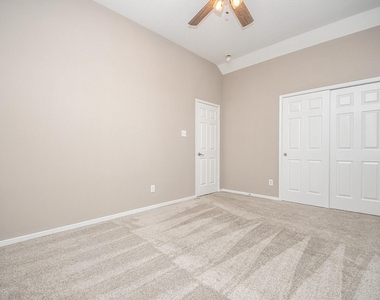 4915 Ibis Lake Court - Photo Thumbnail 9
