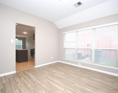 4915 Ibis Lake Court - Photo Thumbnail 20