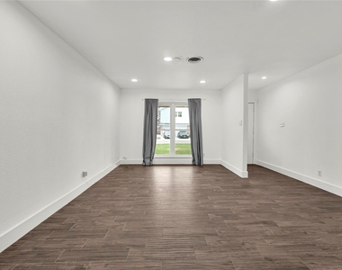 470 Beresford Street - Photo Thumbnail 8