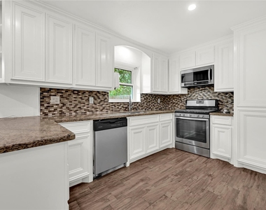 470 Beresford Street - Photo Thumbnail 2