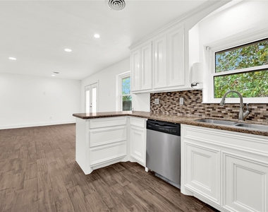 470 Beresford Street - Photo Thumbnail 3