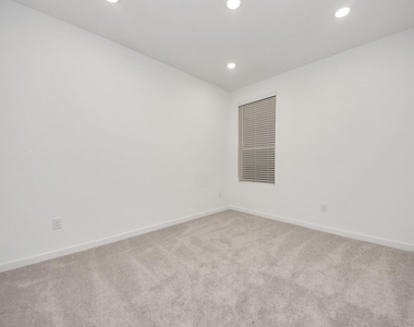 904 Capracotta Drive - Photo Thumbnail 7