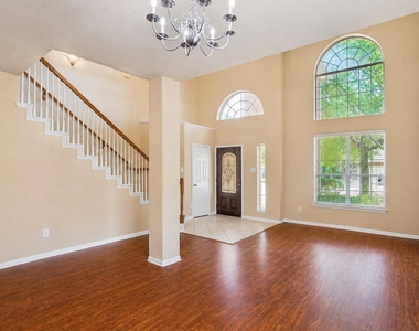 5219 Heatherdawn Court - Photo Thumbnail 3