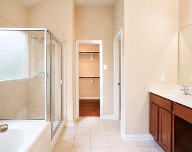 5219 Heatherdawn Court - Photo Thumbnail 18