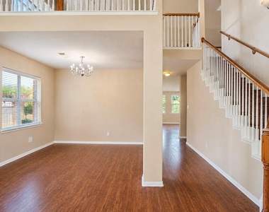 5219 Heatherdawn Court - Photo Thumbnail 7