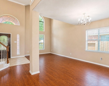 5219 Heatherdawn Court - Photo Thumbnail 4