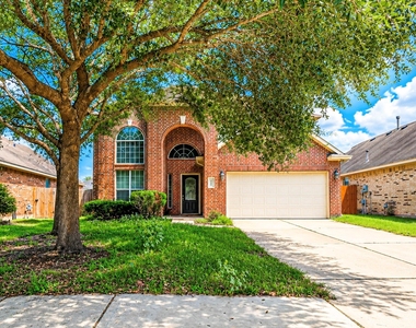 5219 Heatherdawn Court - Photo Thumbnail 2