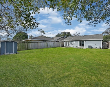 6705 Sherwood Drive - Photo Thumbnail 14