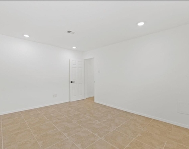 9930 Valley Lake Drive - Photo Thumbnail 6
