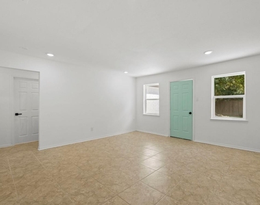 9930 Valley Lake Drive - Photo Thumbnail 5