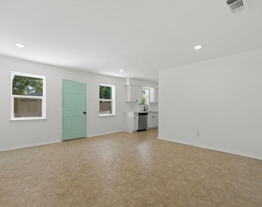 9930 Valley Lake Drive - Photo Thumbnail 4