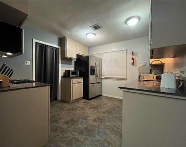 3025 Chimira Lane - Photo Thumbnail 3