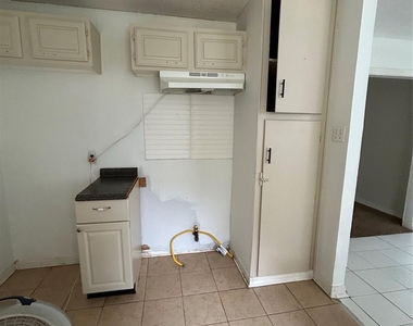 7634 South Hall Street - Photo Thumbnail 5