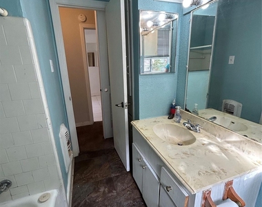 7634 South Hall Street - Photo Thumbnail 6