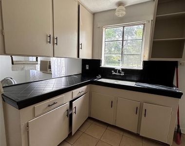 7634 South Hall Street - Photo Thumbnail 14