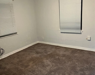 7634 South Hall Street - Photo Thumbnail 4