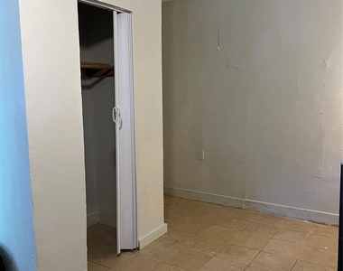 7634 South Hall Street - Photo Thumbnail 2