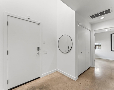 3012 Commerce Street - Photo Thumbnail 2