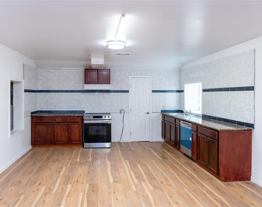 3245 W Highway 6 - Photo Thumbnail 33