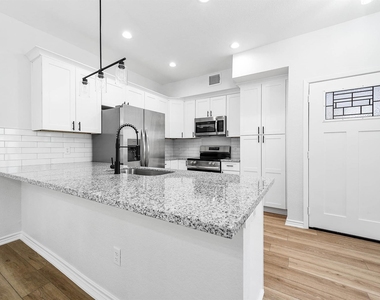 2018 Hampton Street - Photo Thumbnail 12