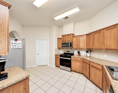 1922 Makenna Lane - Photo Thumbnail 9